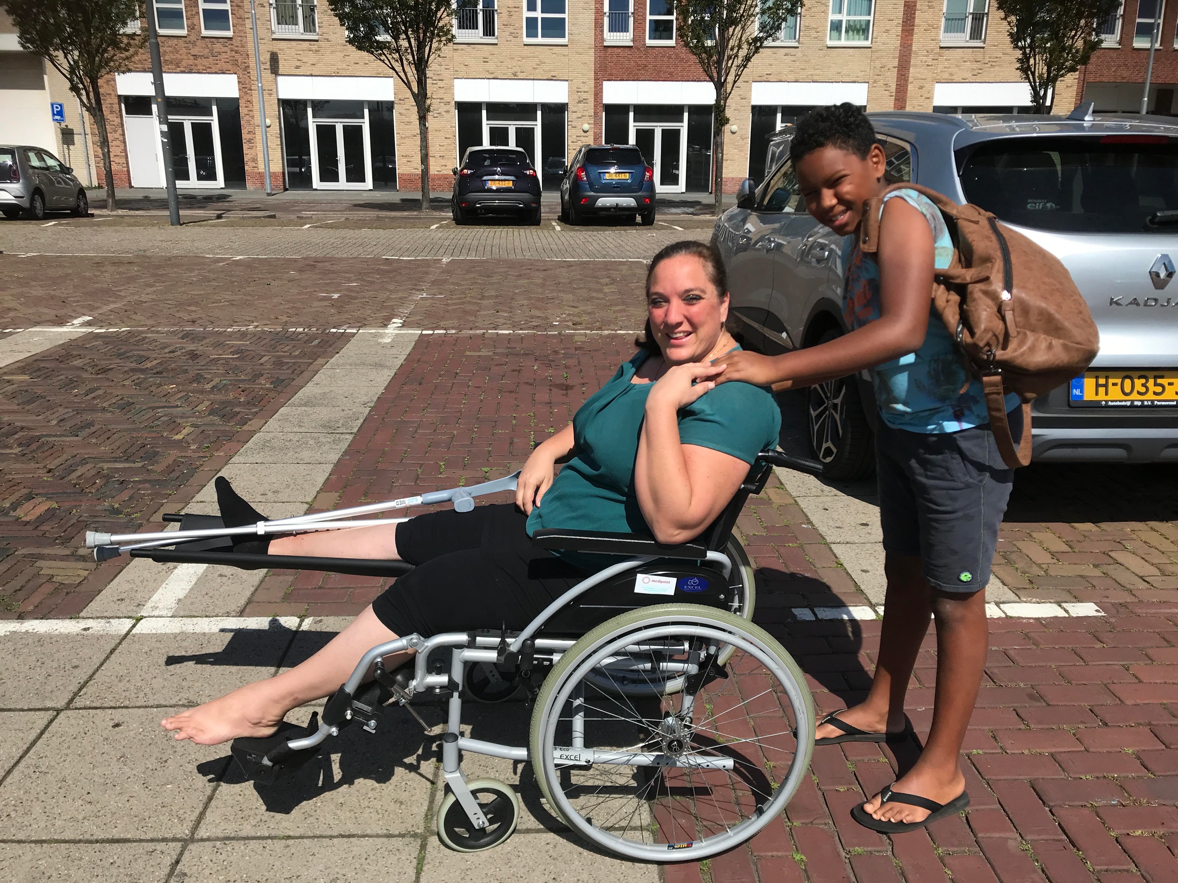 Mariëtte terug in Nederland in verband met beenbreuk