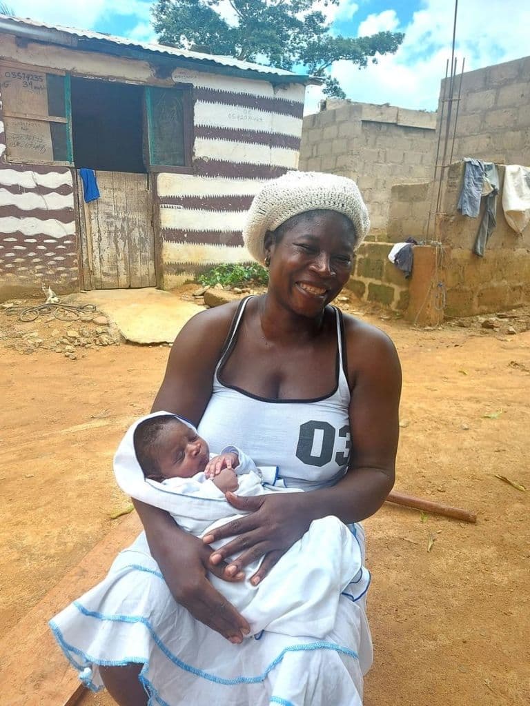 Onze kok Asibi bevallen van zoon Aaron