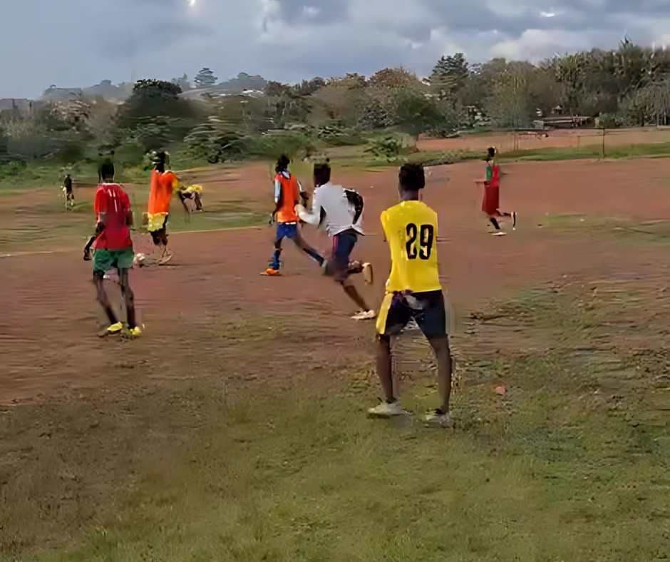 Jonathan gescout voor voetbalteam