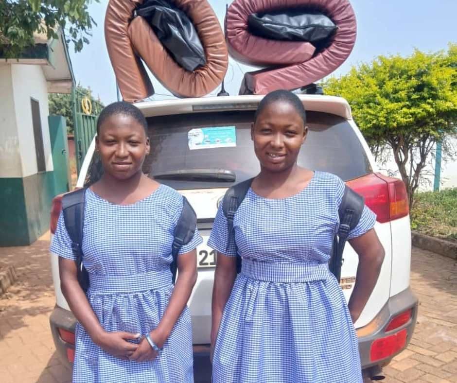 Mercedes, Dhalia en Gilda naar Senior High School