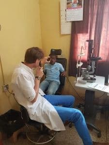 Bezoek aan Eyeclinic in Drobo