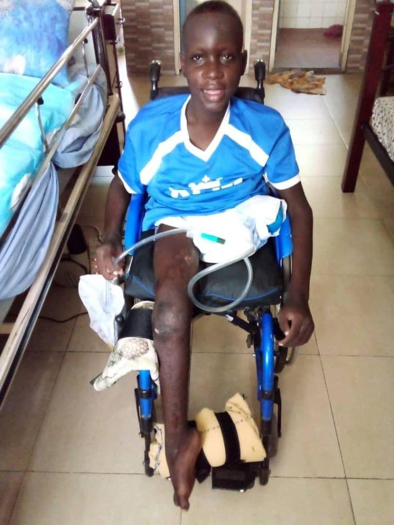 Lucas voor het eerst weer in rolstoel