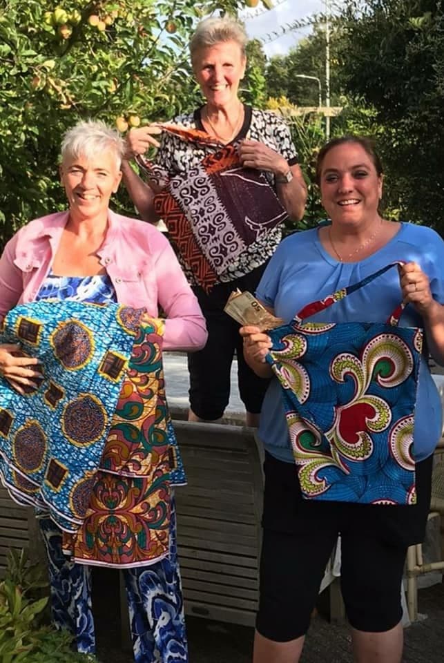 Tassenverkoop levert al 300 euro op