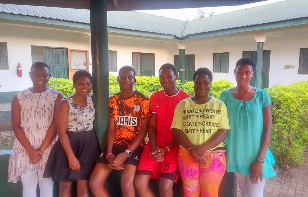 Zes kinderen in voorbereiding eindexamen