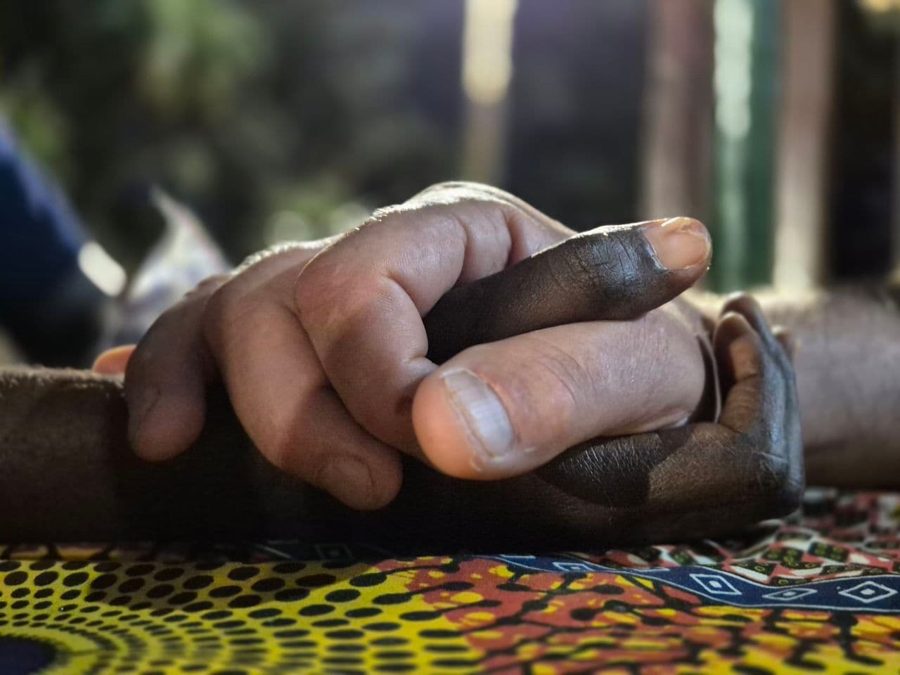 Willy en Pé samen met familie in Ghana